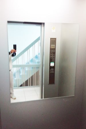 マンション内のエレベーターに設置したエレベーターミラー／K社様(2)