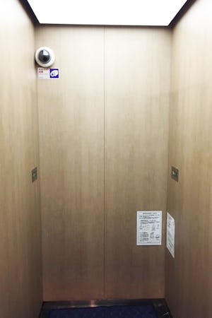 マンション内のエレベーターに設置したエレベーターミラー／M社様(1)