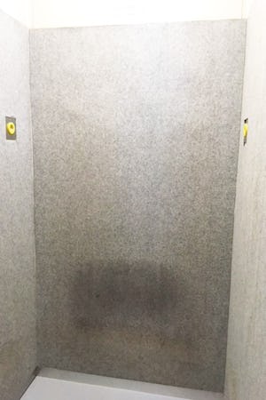 マンション内のエレベーターに設置したエレベーターミラー／A社様(1)