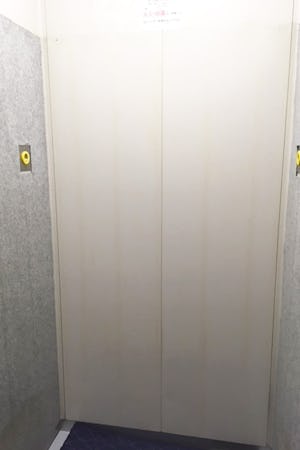 マンション内のエレベーターに設置したエレベーターミラー／A社様(2)