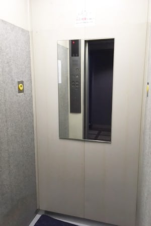 マンション内のエレベーターに設置したエレベーターミラー／A社様(3)