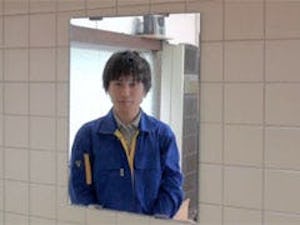 「ツメ金具」で鏡を壁に固定する方法/7kgまで