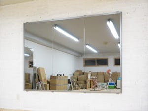 「フィルムミラー」を連結して壁に固定する方法/鏡の連貼り(1)