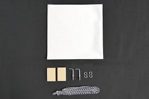 「フィルムミラー」の取り付け方 - 「L字ヒートン」で壁から吊り下げる方法(2)