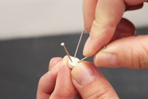 「フィルムミラー」の取り付け方 - 「Jフック」で壁から吊り下げる方法(1)