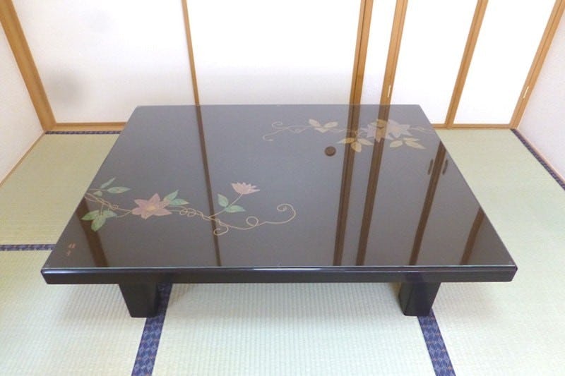 座敷テーブルのテーブルトップに「強化ガラス」を設置した事例3選