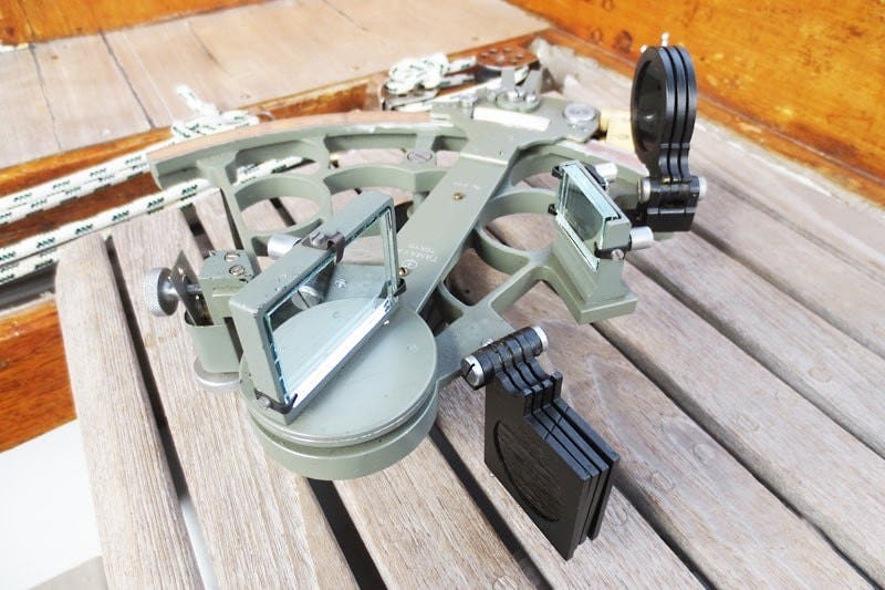 航海用「六分儀」の鏡を交換した事例(熊本県上天草市 I様)｜鏡の販売.com