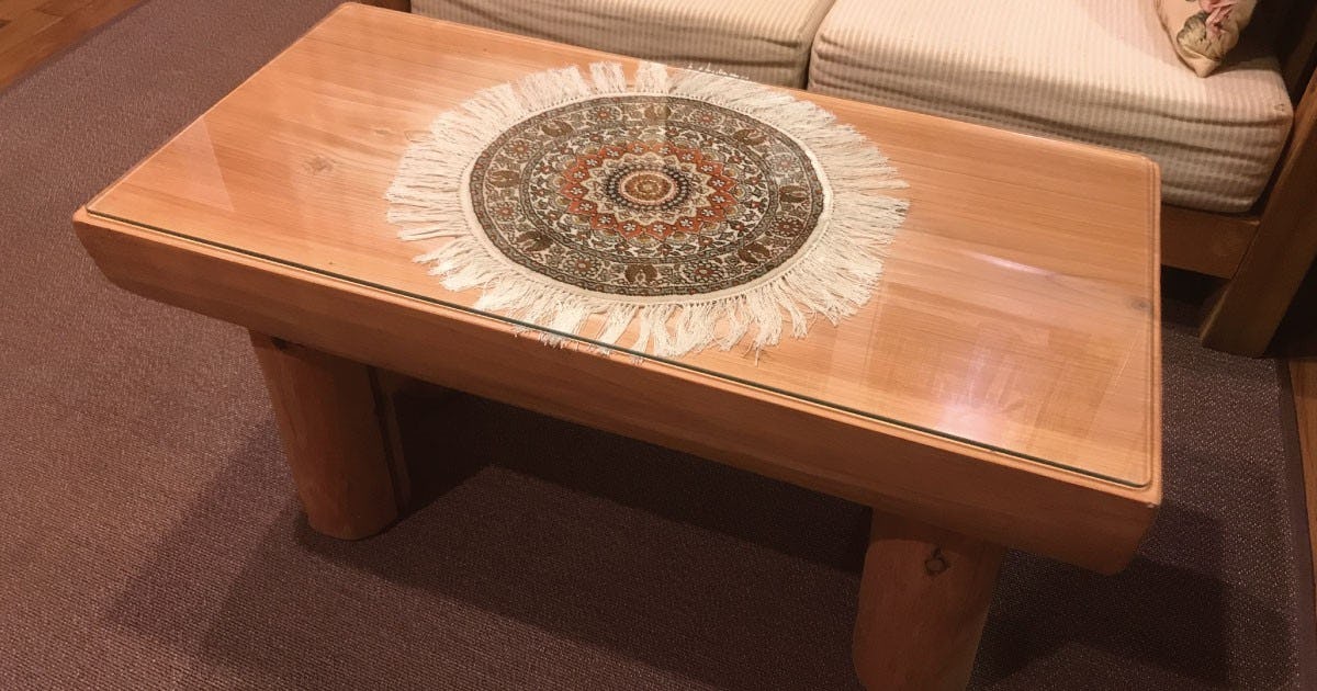 リビングのローテーブルに！「強化ガラス」をテーブルトップに使用した