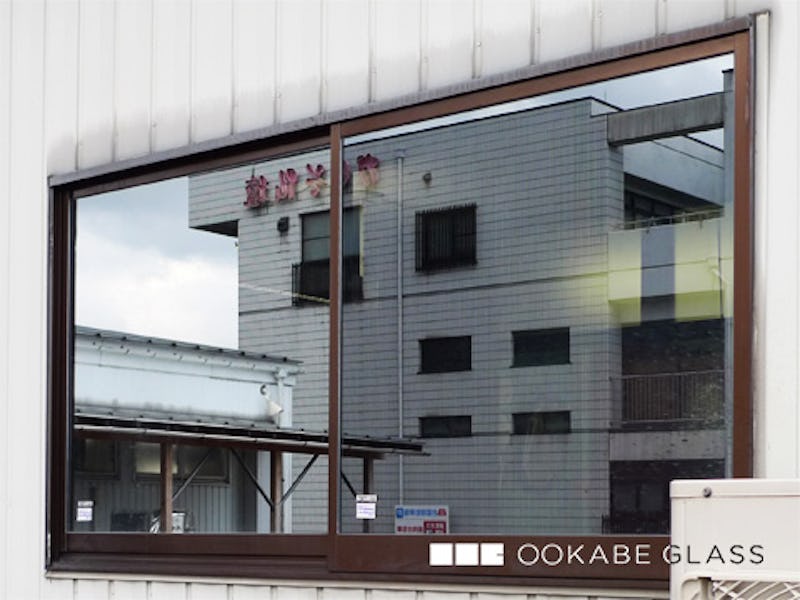 「熱線反射ガラス」を設置した窓 : 外から見た場合