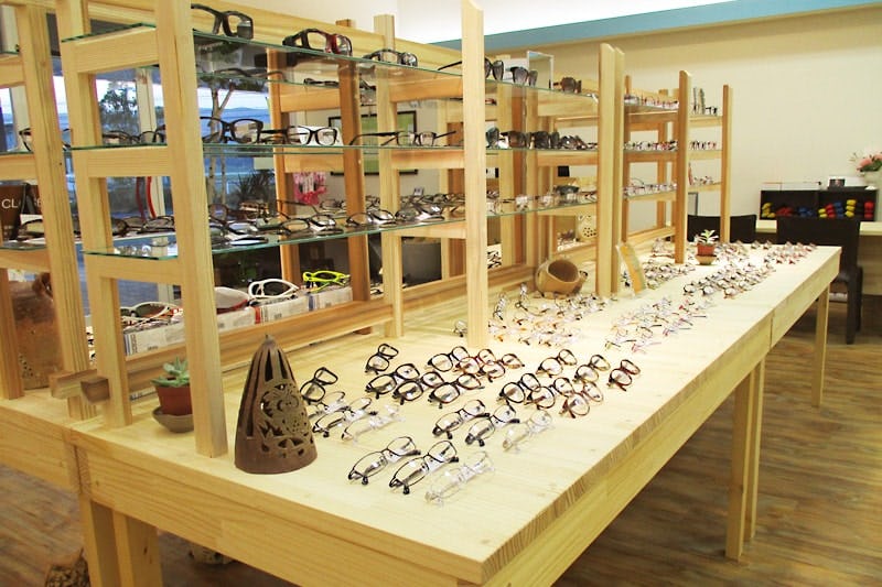 高級感UP！メガネのガラス陳列棚を製作した事例(福井県福井市 メガネ