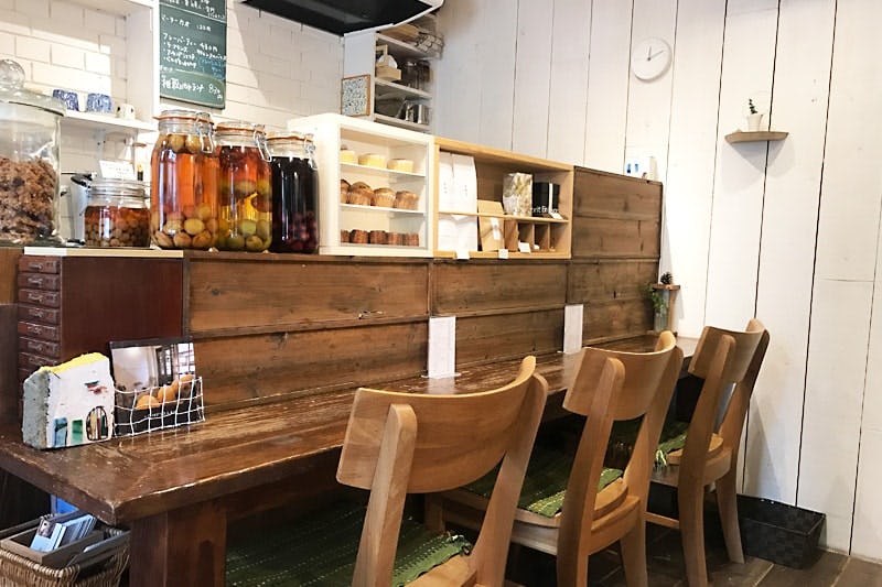 カフェに小さな「ガラスショーケース」を製作した事例(大阪府大阪市 c