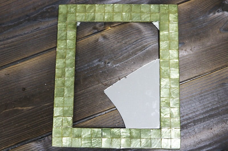 割れてしまったインテリアミラーに使用した「普通ミラー」(1)