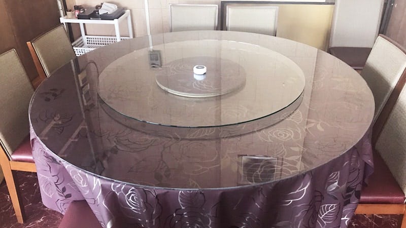 中華料理店のテーブルトップに「強化ガラス」を設置した事例(大阪府