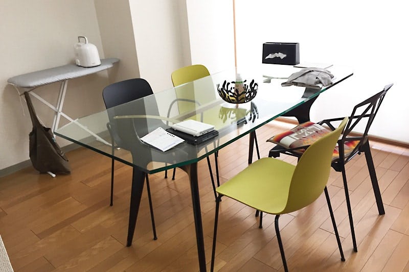 割れてしまったヴィンテージのガラステーブルに「強化ガラス」を使用