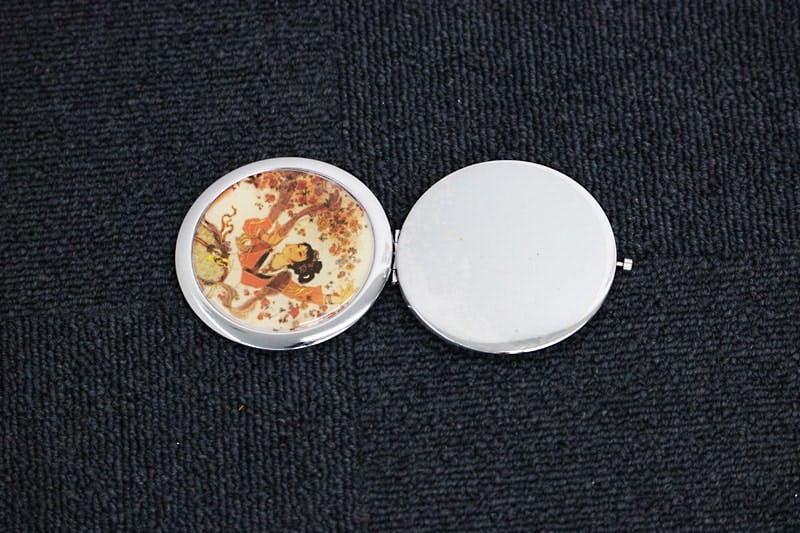 手鏡の修理に使用した「ガラスミラー」(2)