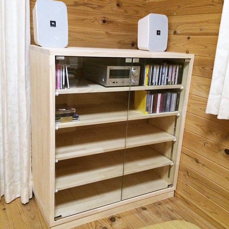 自作のテレビボードの扉に「強化ガラス」を使用した事例(岐阜県