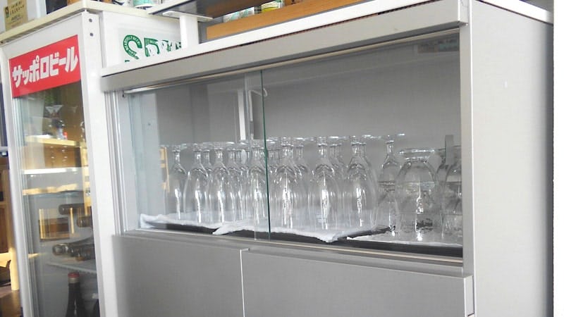 飲食店の食器棚をdiy 引き戸に 透明ガラス を使用した事例 神奈川県川崎市 U店様 オーダーガラス板 Com 飲食店の食器棚をdiy 引き戸に 透明ガラス を使用した事例 神奈川県川崎市 U店様 オーダーガラス板 Com