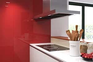 カラーガラスを一般住宅のキッチン使用した事例